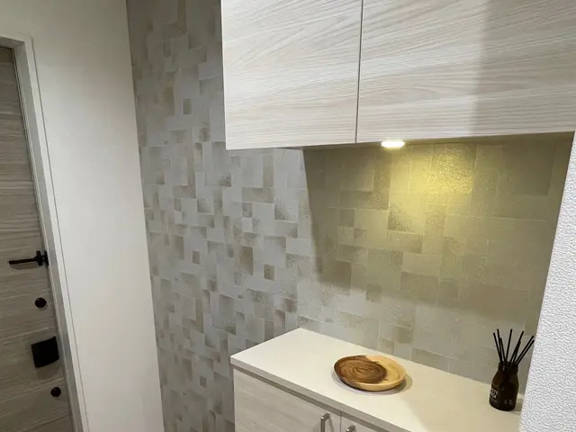 アクセントでお部屋をお洒落に！原状回復可能な賃貸用の剥がせる壁紙も対応可能です。サービスの画像