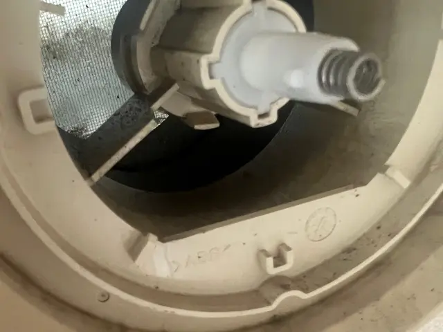 豊富な経験により見つからない・わからなかった侵入経路を発見、対策し再発時保証有りサービスの画像