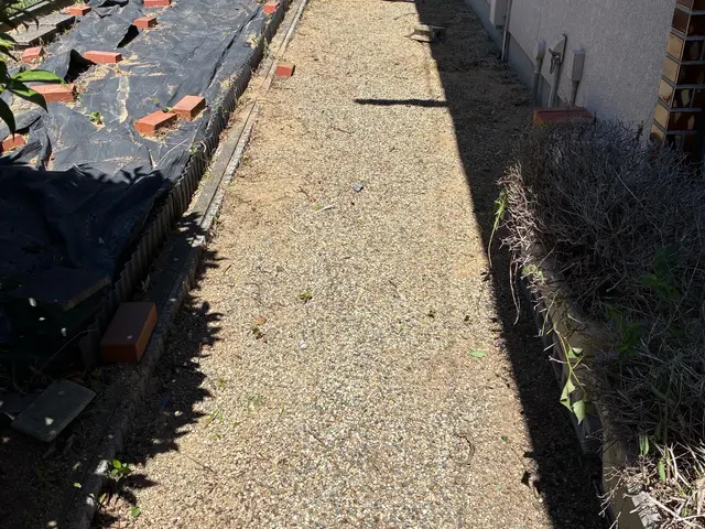 防草シート+砂利敷も対応！  写真見積りでもいけます。　♪空き家のご相談歓迎♪サービスの画像