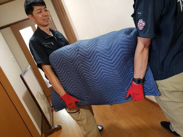 引越前後や片付け時　お引越と同様、慎重に作業致します。　三毛猫ホームサービスサービスの画像