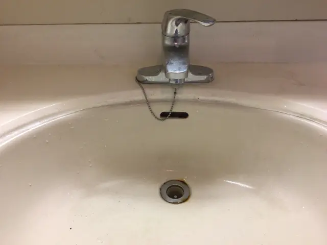 水垢、汚れなどを徹底除去☆　江戸川区からお伺いします☆彡　＜年中無休です＞サービスの画像