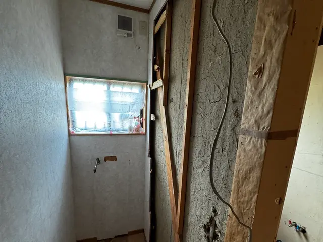 間仕切り壁解体、収集運搬、処分までサービスの画像