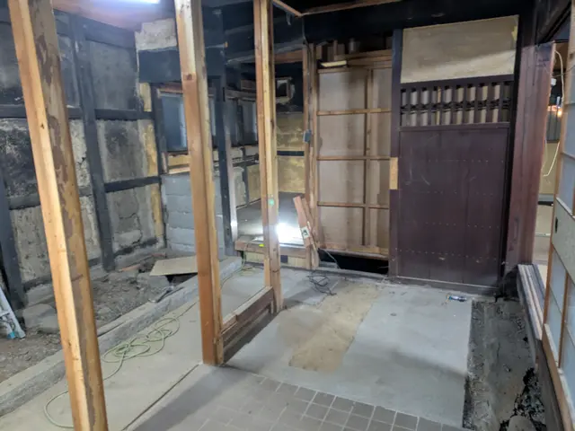 間仕切り壁解体、収集運搬、処分までサービスの画像