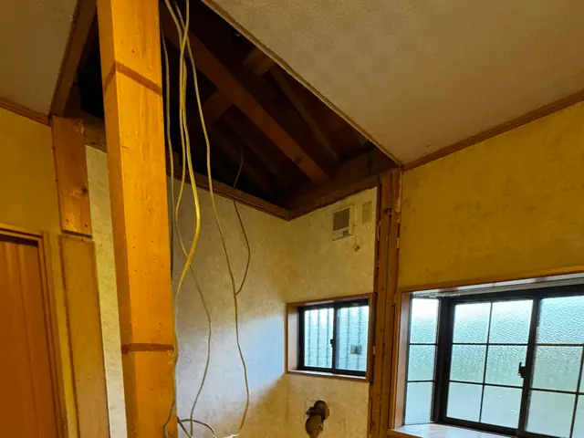 間仕切り壁解体、収集運搬、処分までサービスの画像