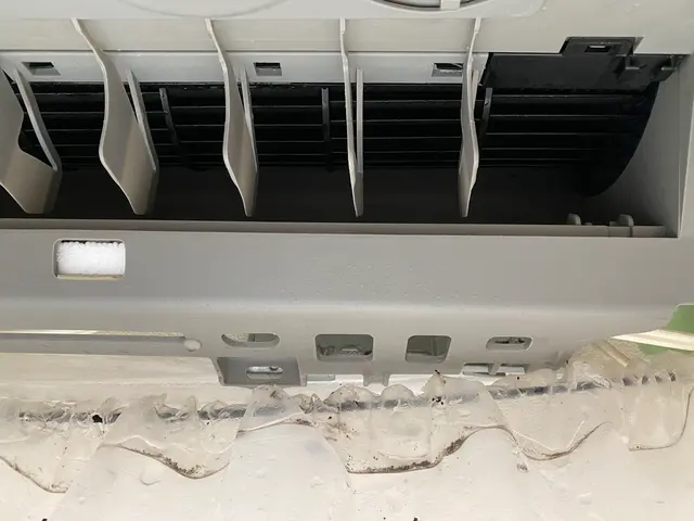 エアコン汚れ、ニオイが気になる方！複数台割引有り！お掃除機能付無しエアコン対応。サービスの画像