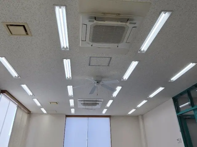 20本＠4900円～★蛍光灯・バイパス・処分込★迅速で丁寧★事務所や店舗サービスの画像