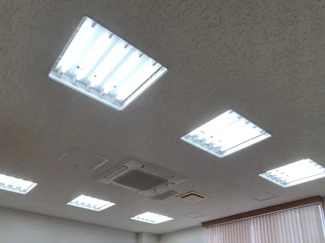 20本＠4900円～★蛍光灯・バイパス・処分込★迅速で丁寧★事務所や店舗サービスの画像