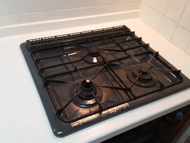 コンロや五徳の頑固な焦げ付き、シンクや蛇口の水垢、キレイにさせますサービスの画像