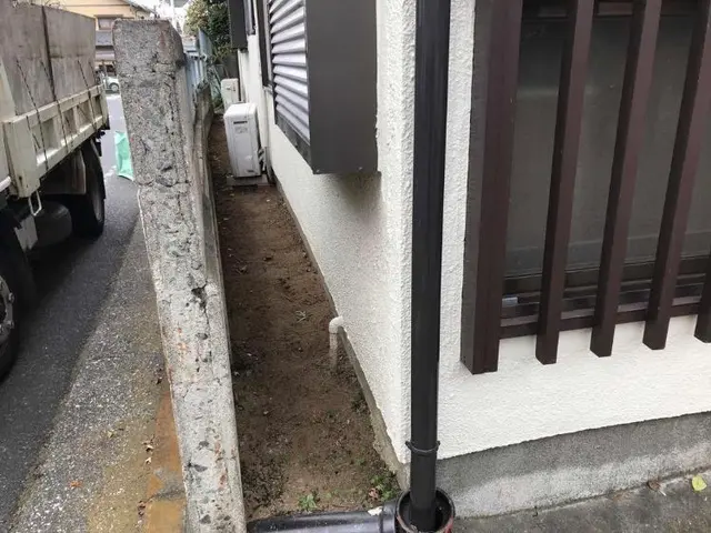 【口コミ賞受賞】 ◆草むしり(手作業)◆煩わしい草むしり，お任せください！！サービスの画像