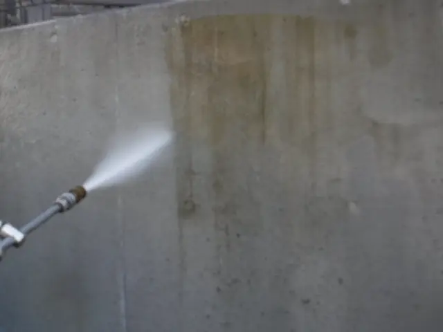 駐車場の土間、アプローチ、ブロック塀などの高圧洗浄！サービスの画像