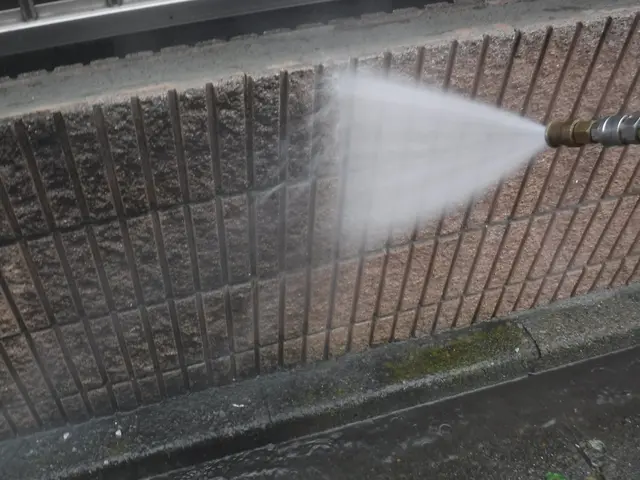 駐車場の土間、アプローチ、ブロック塀などの高圧洗浄！サービスの画像