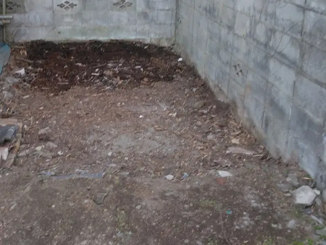 砂利敷き、防犯用砂利、砂利は除草効果もあります。お庭、玄関前、裏口、建物まわり。サービスの画像