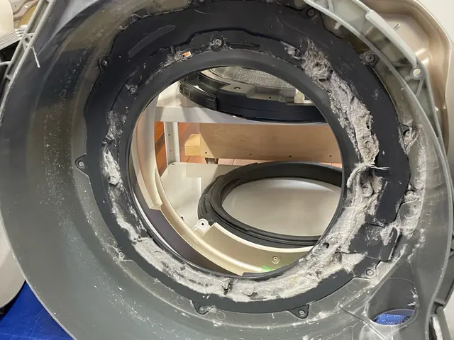 ドラム式洗濯機の分解クリーニングです^ ^サービスの画像
