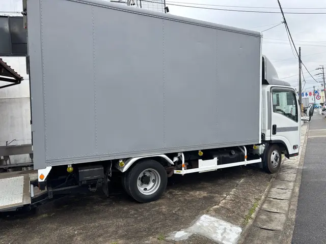 パネルバンの為、積み込んだ物が外から見えません。ご近所様の目も気になりません◎サービスの画像