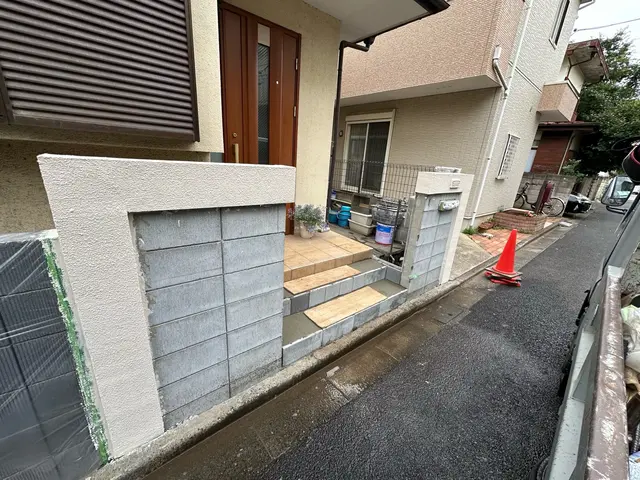 ブロック部分 左官 塗装サービスの画像