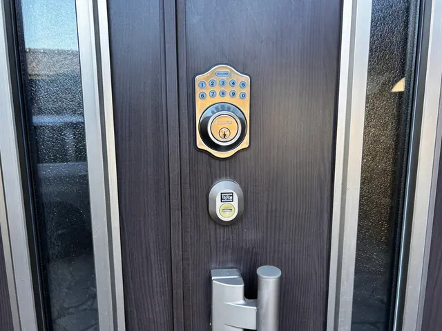 **一般ドアはもちろん、指紋・暗証番号・カードキーまで対応**サービスの画像