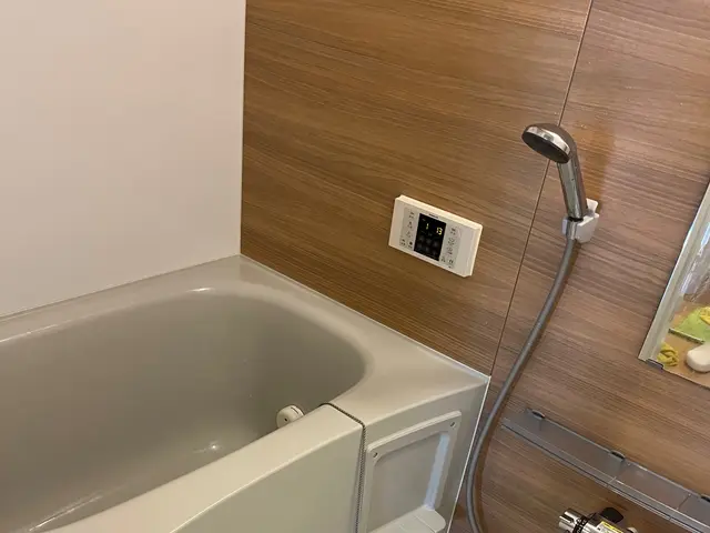 気になるカビ！水垢もしっかり落とします！お風呂洗浄サービスの画像