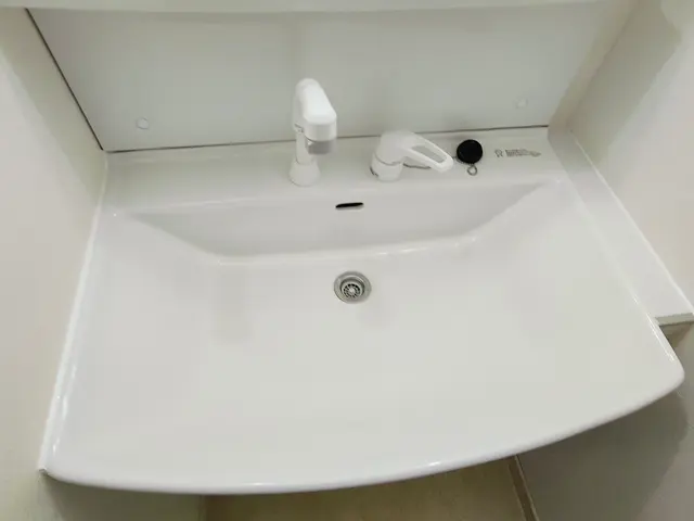 各所コーキング打ち替え施工　外壁等ポスト周り等対応　浴室あらゆる所ご相談下さい。サービスの画像