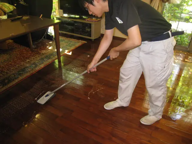 最短8/3〜 床面WAX塗布 2枚塗りサービス施工。2名体制なので迅速・丁寧！サービスの画像