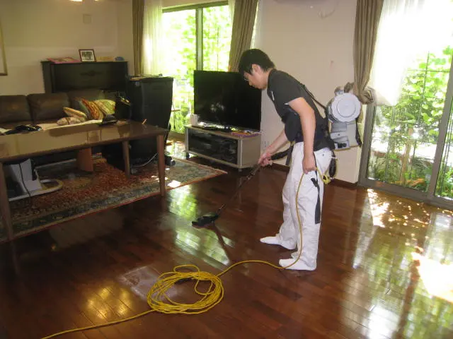 最短8/3〜 床面WAX塗布 2枚塗りサービス施工。2名体制なので迅速・丁寧！サービスの画像