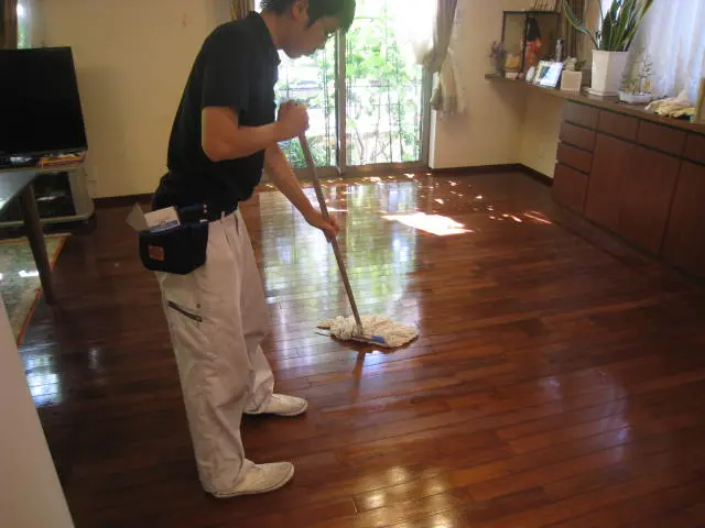 最短8/3〜 床面WAX塗布 2枚塗りサービス施工。2名体制なので迅速・丁寧！サービスの画像
