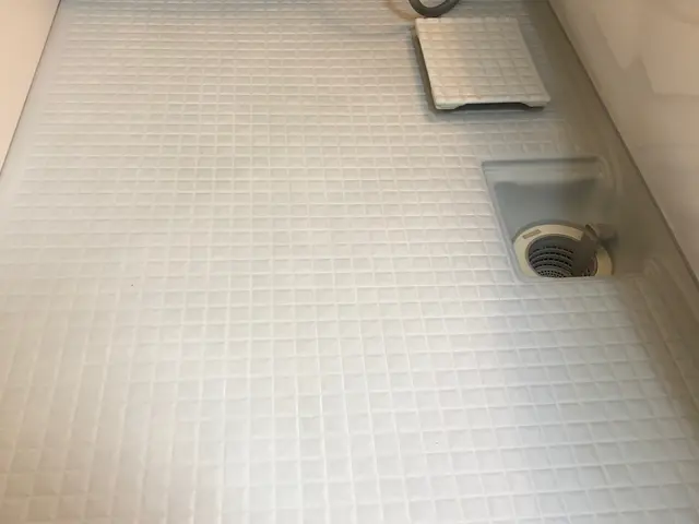 お掃除のプロが対応☆頑固な水垢、カビ、石鹸カス綺麗に落とします☆鏡機械研磨♪サービスの画像