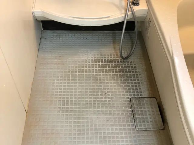 お掃除のプロが対応☆頑固な水垢、カビ、石鹸カス綺麗に落とします☆鏡機械研磨♪サービスの画像