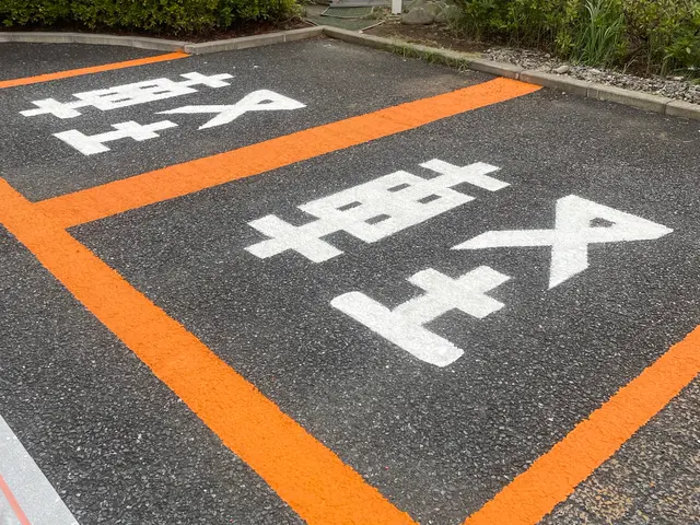［1本からOK］駐車場ライン引き　施工実績多数/しっかり区画で事故防止/自社施工サービスの画像
