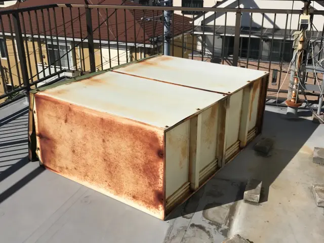 ☆作業員2名☆【横浜市】の物置解体、撤去ならここ☆物置中身、エアコン引取出来ますサービスの画像