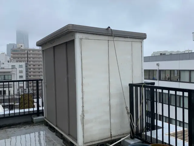 ☆作業員2名☆【横浜市】の物置解体、撤去ならここ☆物置中身、エアコン引取出来ますサービスの画像