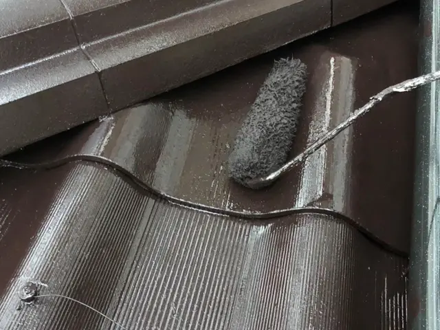 セメント瓦塗装（下塗り、中塗り、トップ　計3度塗り）サービスの画像