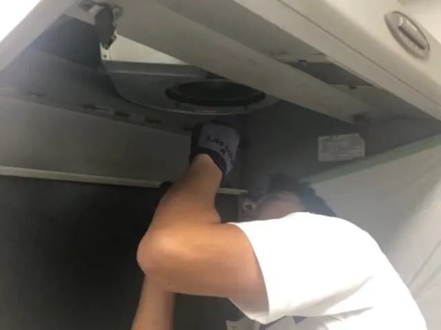 《年中無休》専用洗剤で汚れゴッソリ洗浄！プロのレンジフードクリーニング☆サービスの画像