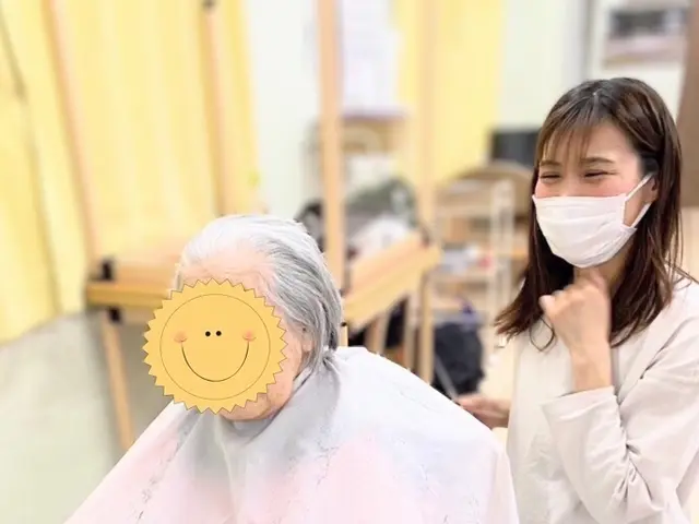 安心安全なご自宅や施設に美容師が訪問します！明るい笑顔のお手伝いをします！サービスの画像