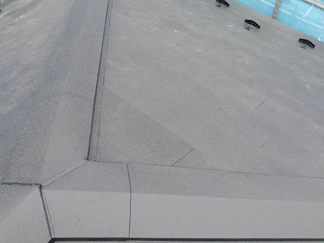 屋根カバー工法お任せ下さい。サービスの画像