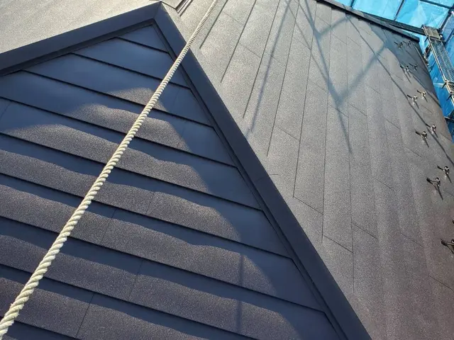 屋根カバー工法お任せ下さい。サービスの画像