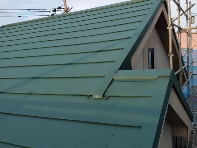 屋根カバー工法お任せ下さい。サービスの画像