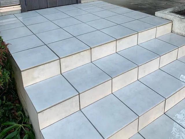 【夫婦で訪問】★玄関の床やタイルの汚れ落としに困った時はプロに任せて下さい！サービスの画像