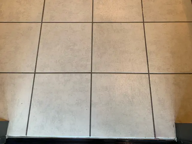 【夫婦で訪問】★玄関の床やタイルの汚れ落としに困った時はプロに任せて下さい！サービスの画像