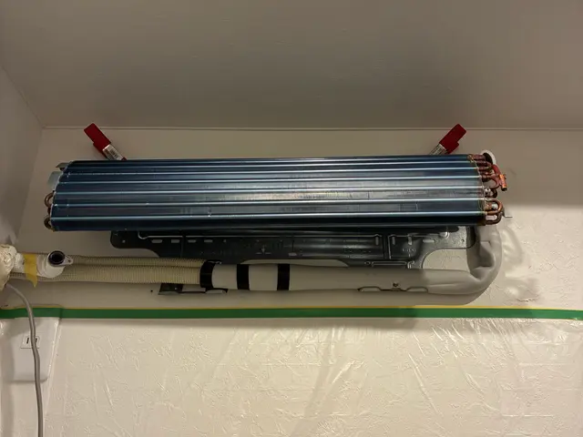 完全分解、通常分解対応してます。冬にエアコンクリーニングサービスの画像