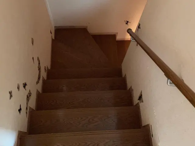 CFから木質フローリングに上張り！経験と実績で選ぶなら弊社!階段リフォームも可能サービスの画像