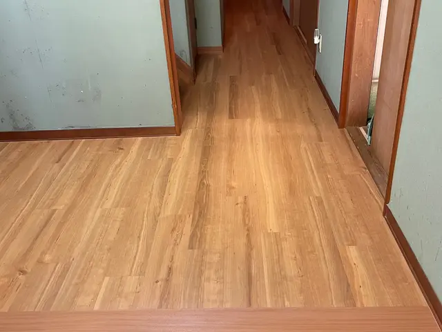 CFから木質フローリングに上張り！経験と実績で選ぶなら弊社!階段リフォームも可能サービスの画像