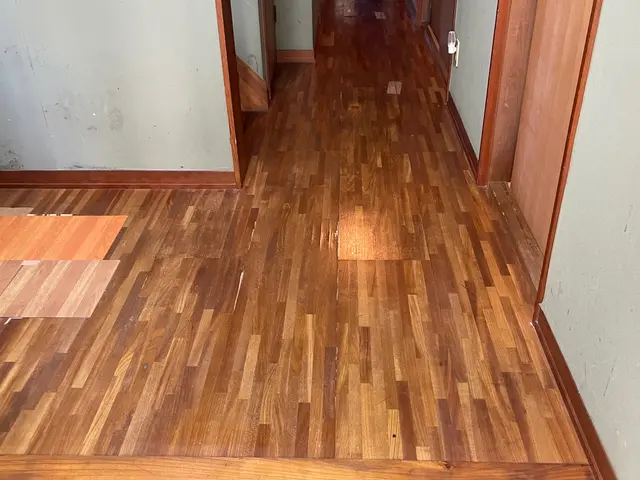 CFから木質フローリングに上張り！経験と実績で選ぶなら弊社!階段リフォームも可能サービスの画像