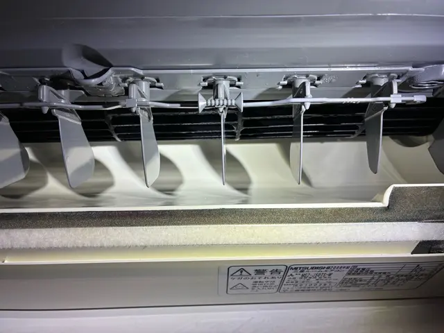 エアコン洗浄【9,000円(税込)】防カビ、除菌、消臭。カバーの裏まで清掃。サービスの画像