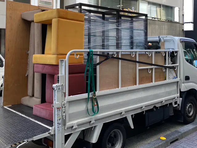 急に増えても安心!2倍積める箱タイプのトラックもご用意しています！サービスの画像