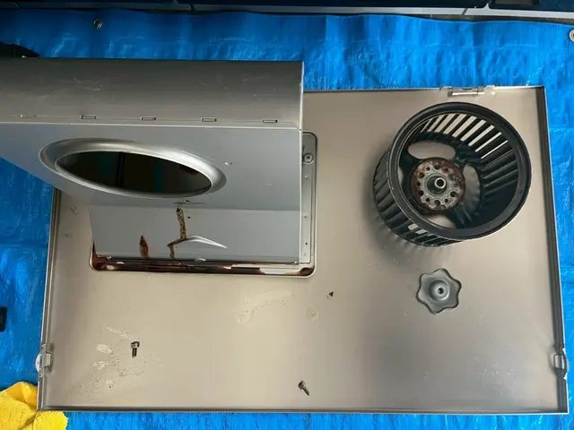 ギトギト油でもピカピカに！損害保険加入店☆サービスの画像