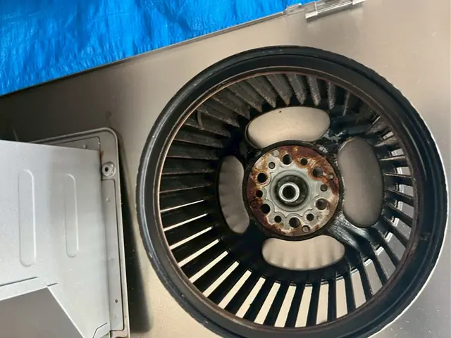 ギトギト油でもピカピカに！損害保険加入店☆サービスの画像