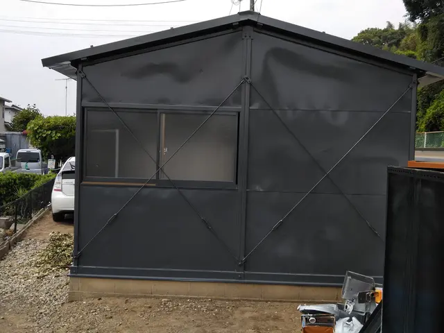 《小屋/倉庫/物置/工場/法人様》プレハブなど屋根は遮熱塗料で夏の省エネ対策も!サービスの画像