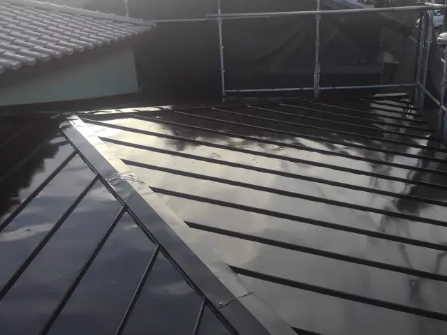 《小屋/倉庫/物置/工場/法人様》プレハブなど屋根は遮熱塗料で夏の省エネ対策も!サービスの画像