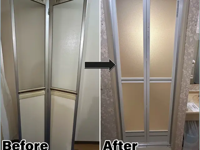 ★浴室ドア交換★3時間程度でお風呂のドアを新品折戸に早替わり♫サービスの画像