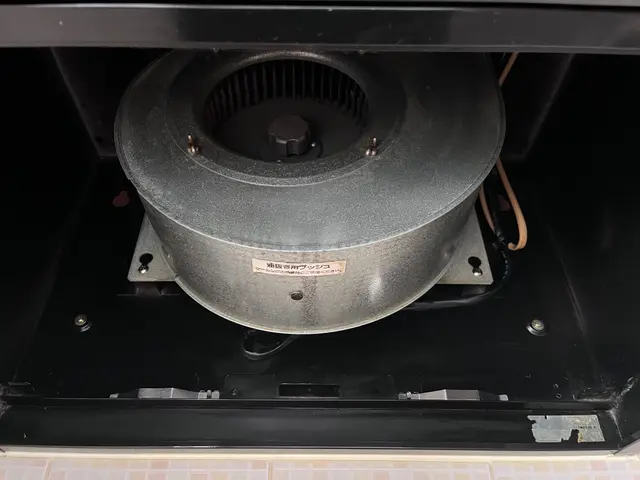 掃除の大変な換気扇の油汚れピカピカにします！サービスの画像